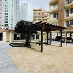 Apartamento Com Piscina
